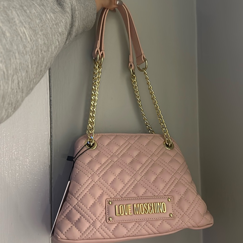 New love moschino bag never worn or used